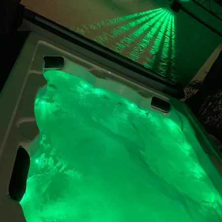 Дом отдыха Jacuzzi 126 *